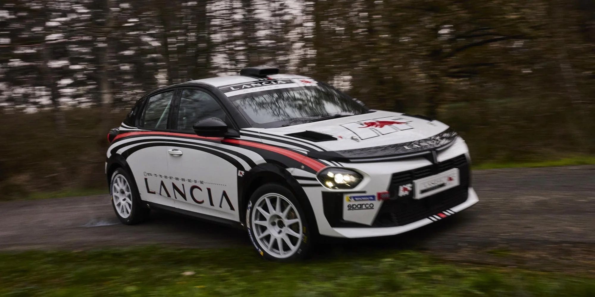Rallyauto in actie