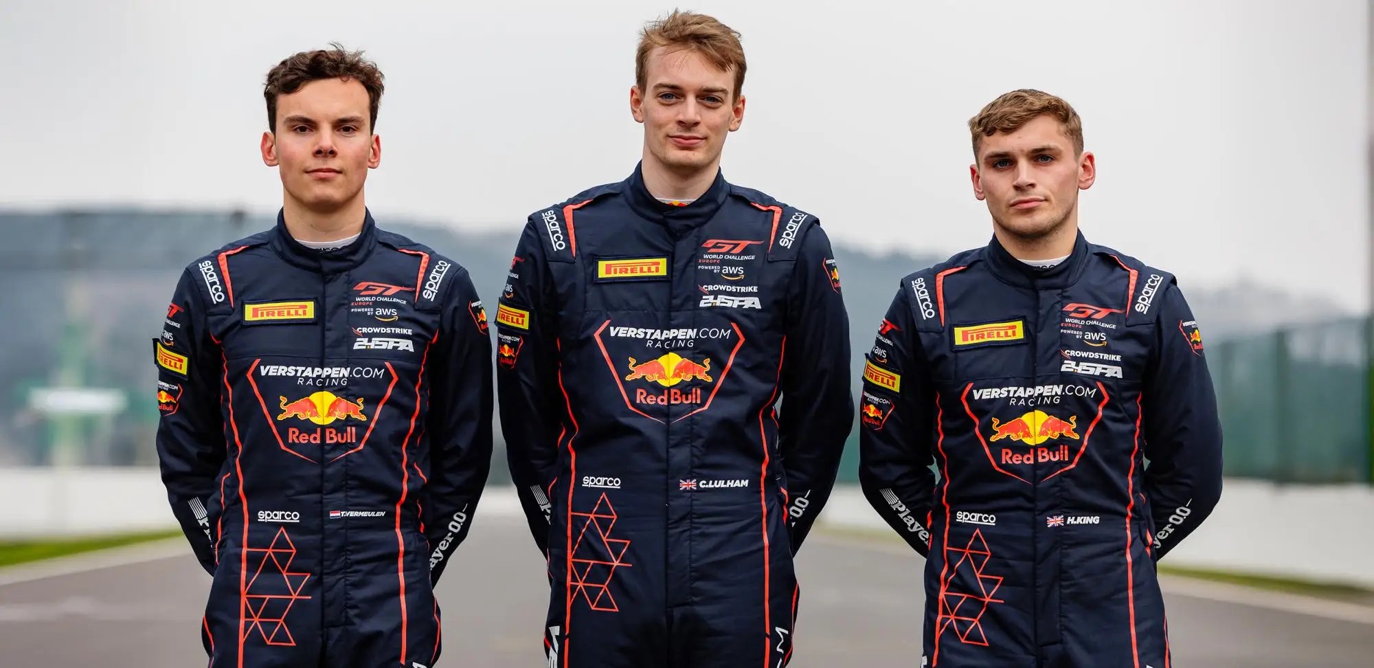 Rijders in Sparco race-uitrusting