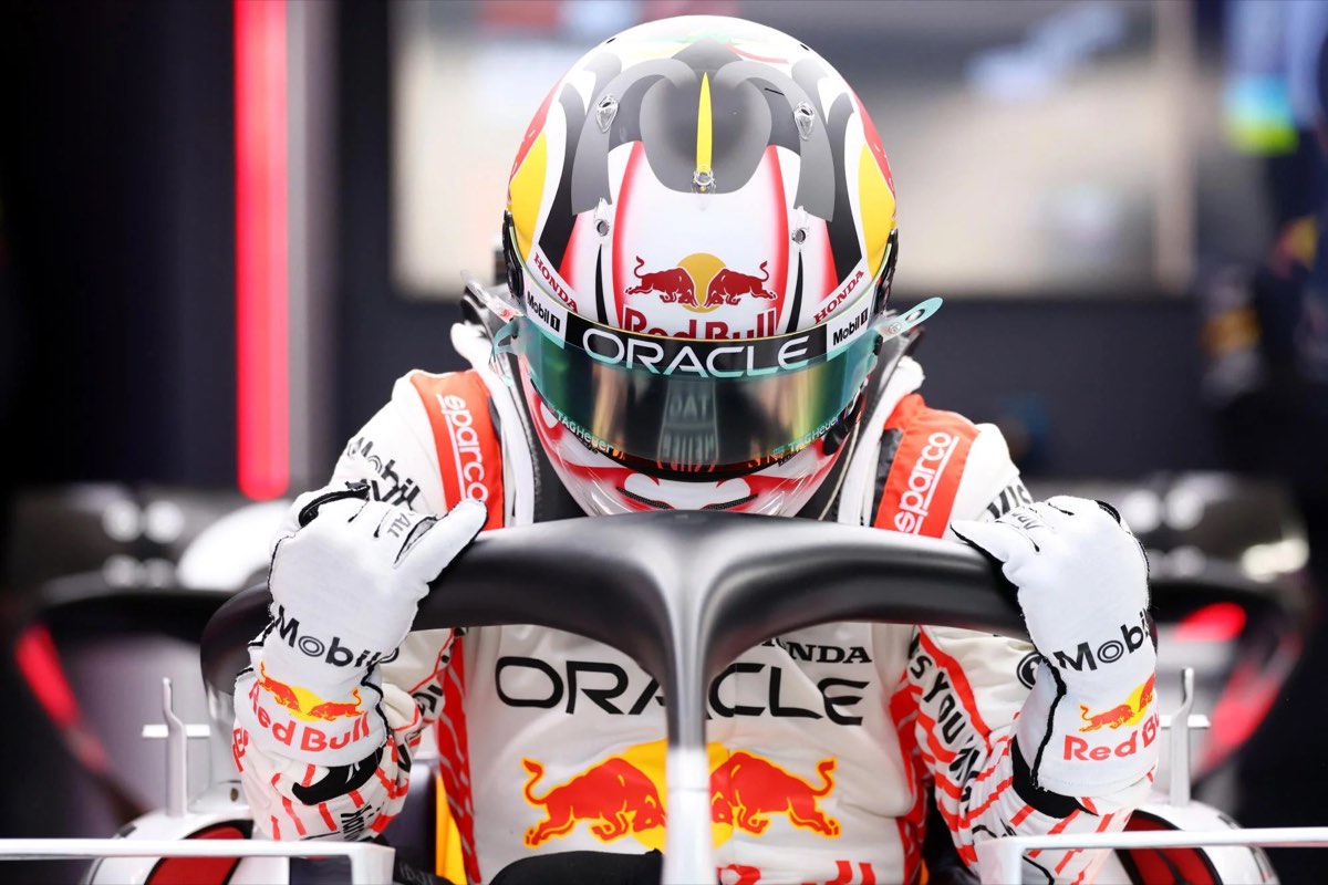 Red Bull Racing helm