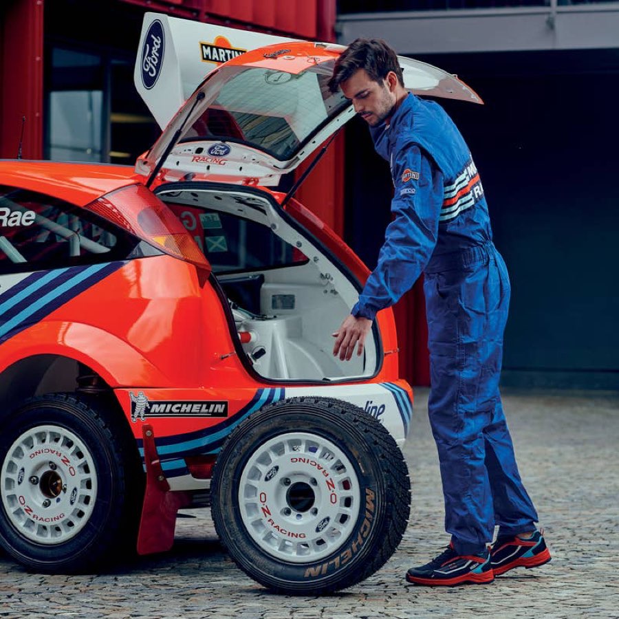 Martini Racing overall bij een rallyauto